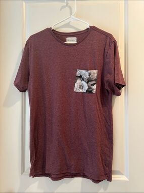On The Byas T-Shirt Floral Rose Flower Pocket Tee short sleeve size M Burgundy